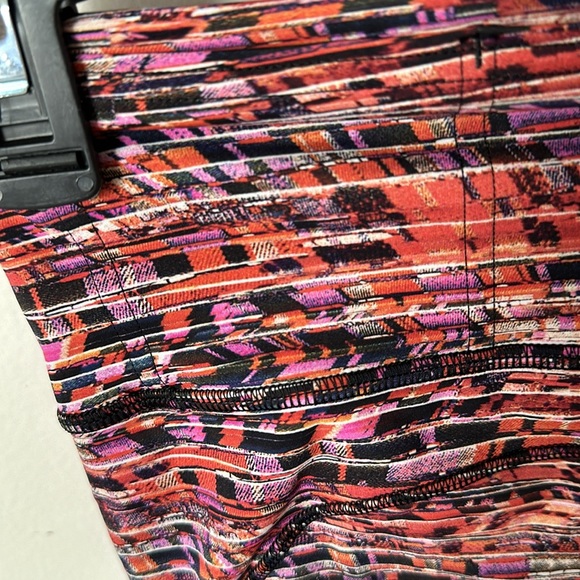 Lululemon patterned legging - Picture 4 of 5